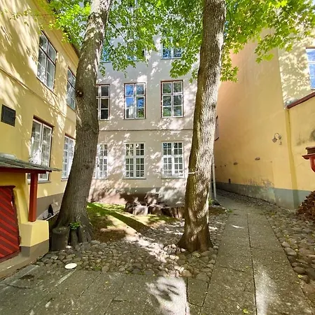 Апартаменты Old Town Lai Street With Private Parking