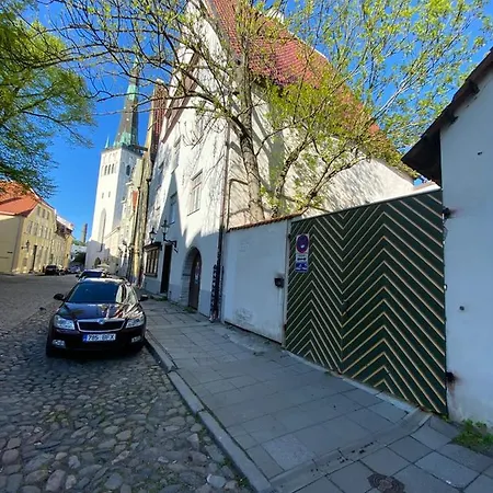 Old Town Lai Street With Private Parking * Таллин